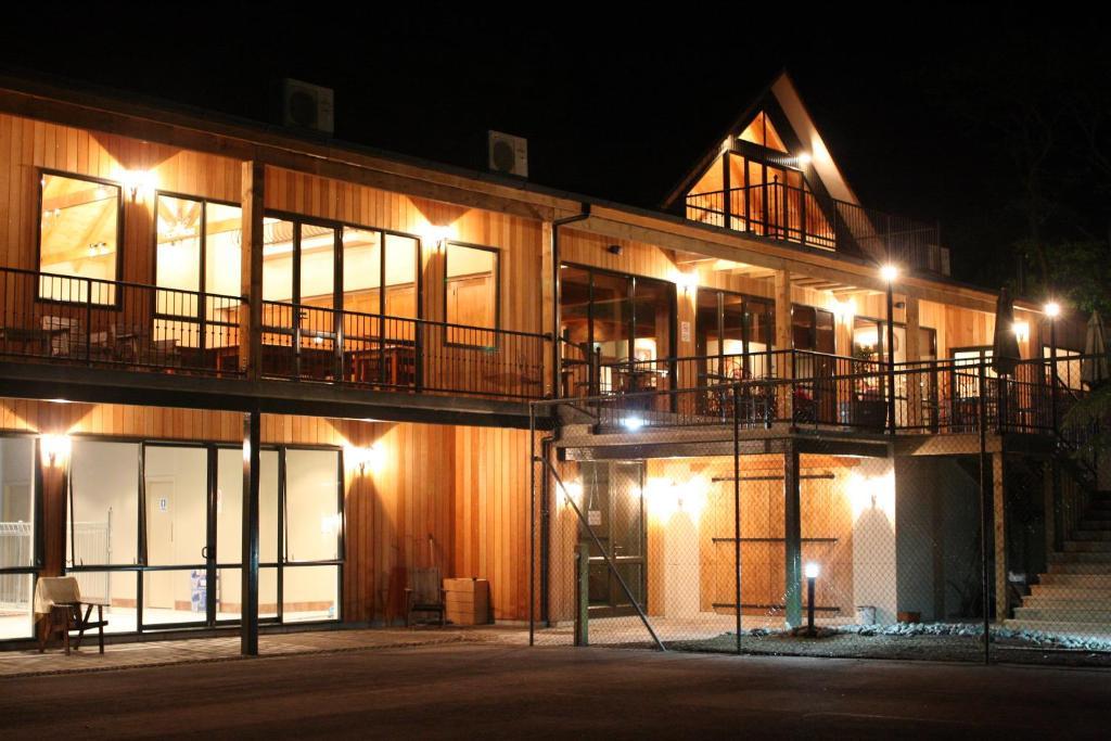 Oreti Village Resort Turangi Eksteriør billede